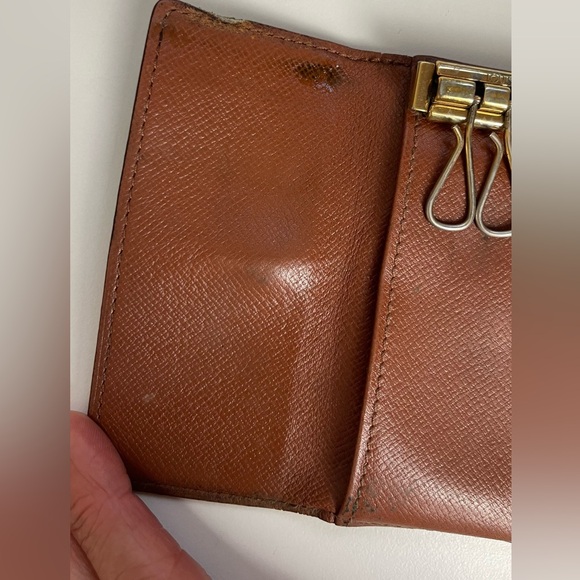 Louis Vuitton Monogram Key Case - Picture 9 of 12